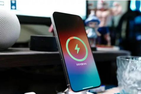 龙川苹果15换屏服务分享用什么充电器给iPhone15充电更好 